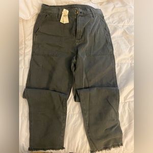 Aerie cargo style pants in Medium
